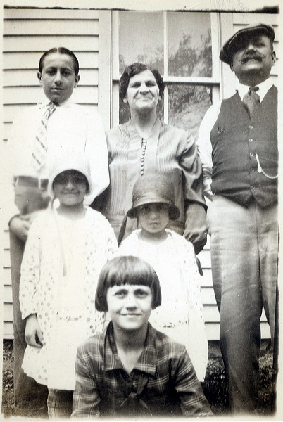 1928_family_2.jpg