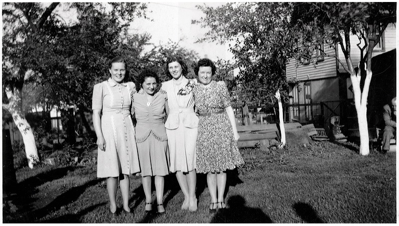 1940_circa_family_visit_01.jpg