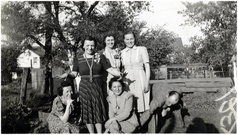 1940_circa_family_visit_02.jpg
