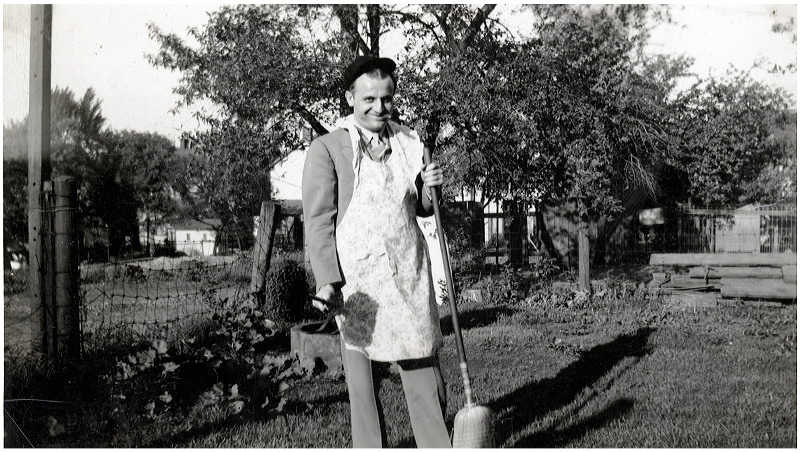 1940_circa_family_visit_05.jpg
