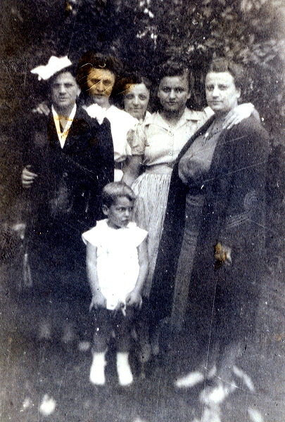 1941_circa_family.jpg