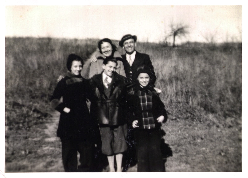 1942_circa_julius_family.jpg