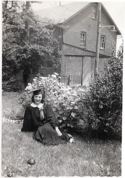 1942_theresa_grad_01.jpg