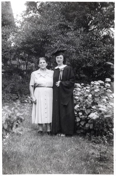 1942_theresa_grad_04.jpg