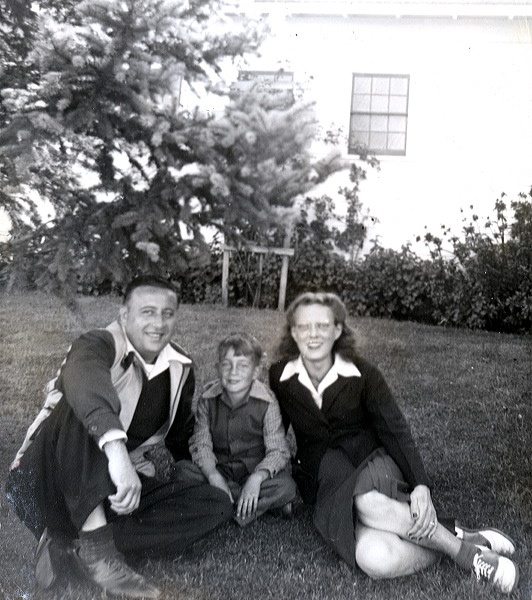 1946_circa_peter_family.jpg