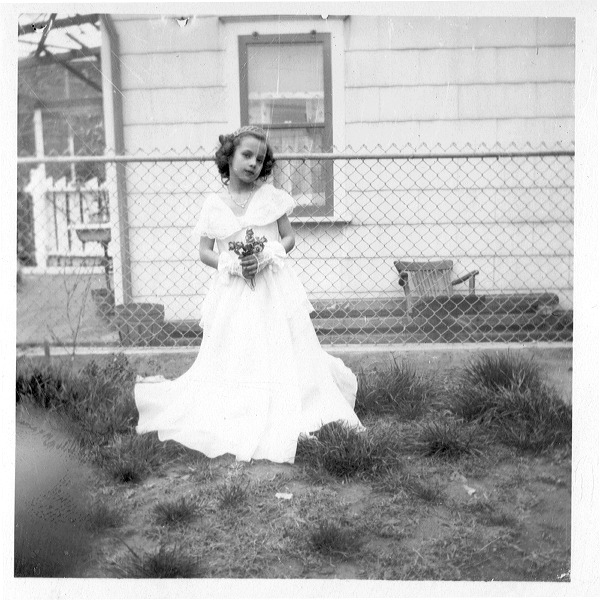 1950_bev_flowergirl_01.jpg
