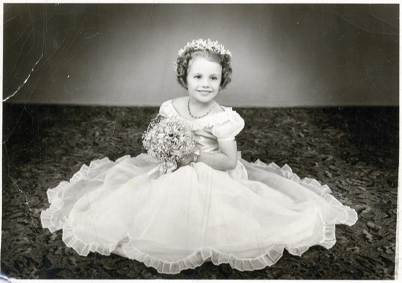 1950_bev_flowergirl_04_(2).jpg