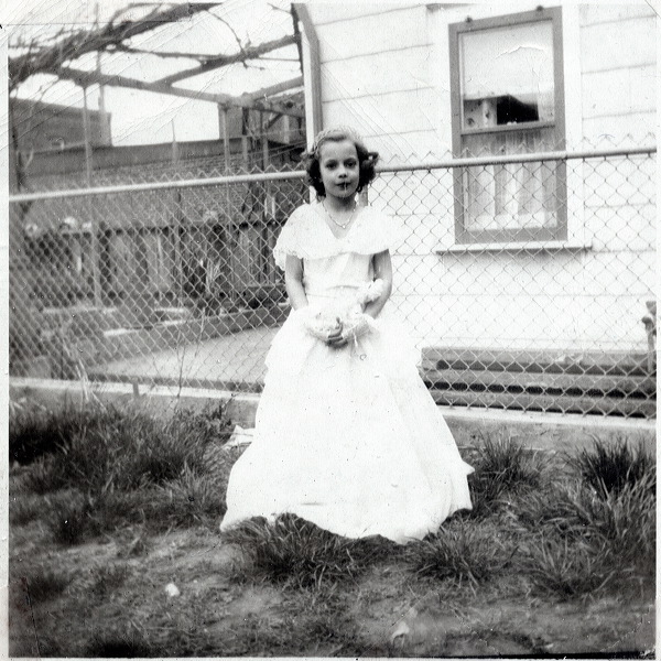 1950_bev_flowergirl_07.jpg