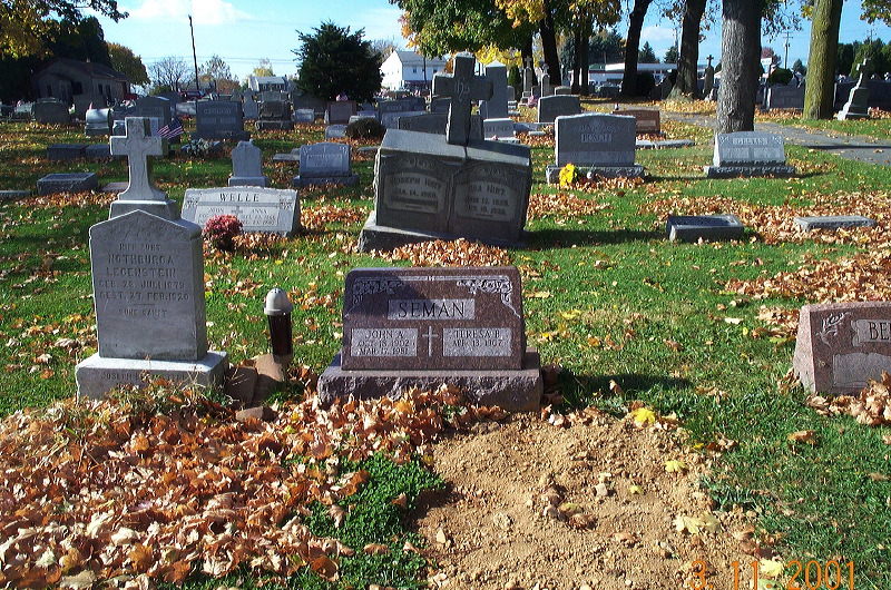 2001_john_headstone_01.jpg