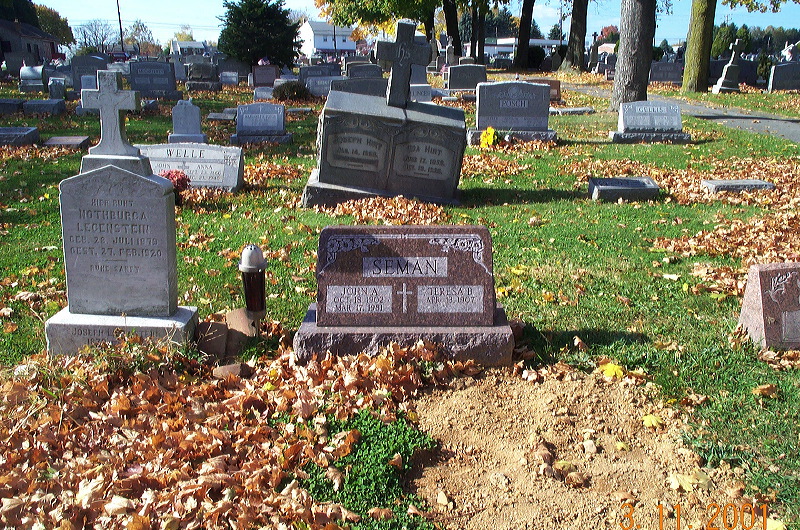 2001_john_headstone_02.jpg